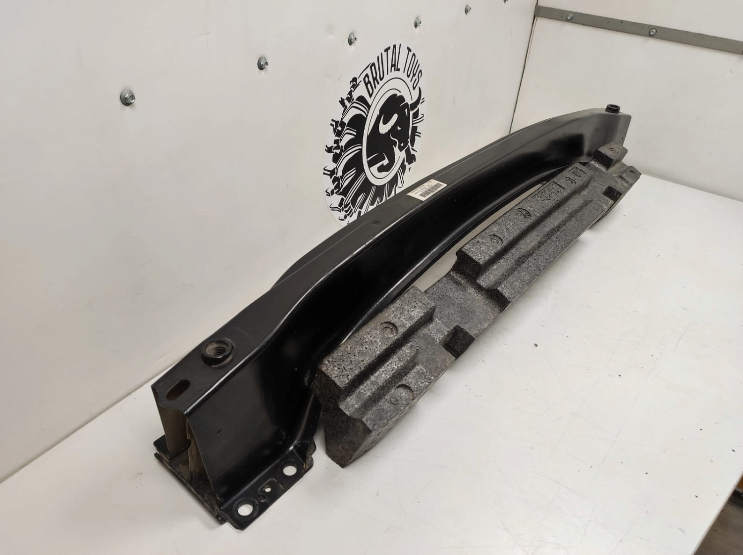 Усилитель бампера Volkswagen Toureg 2013 бу